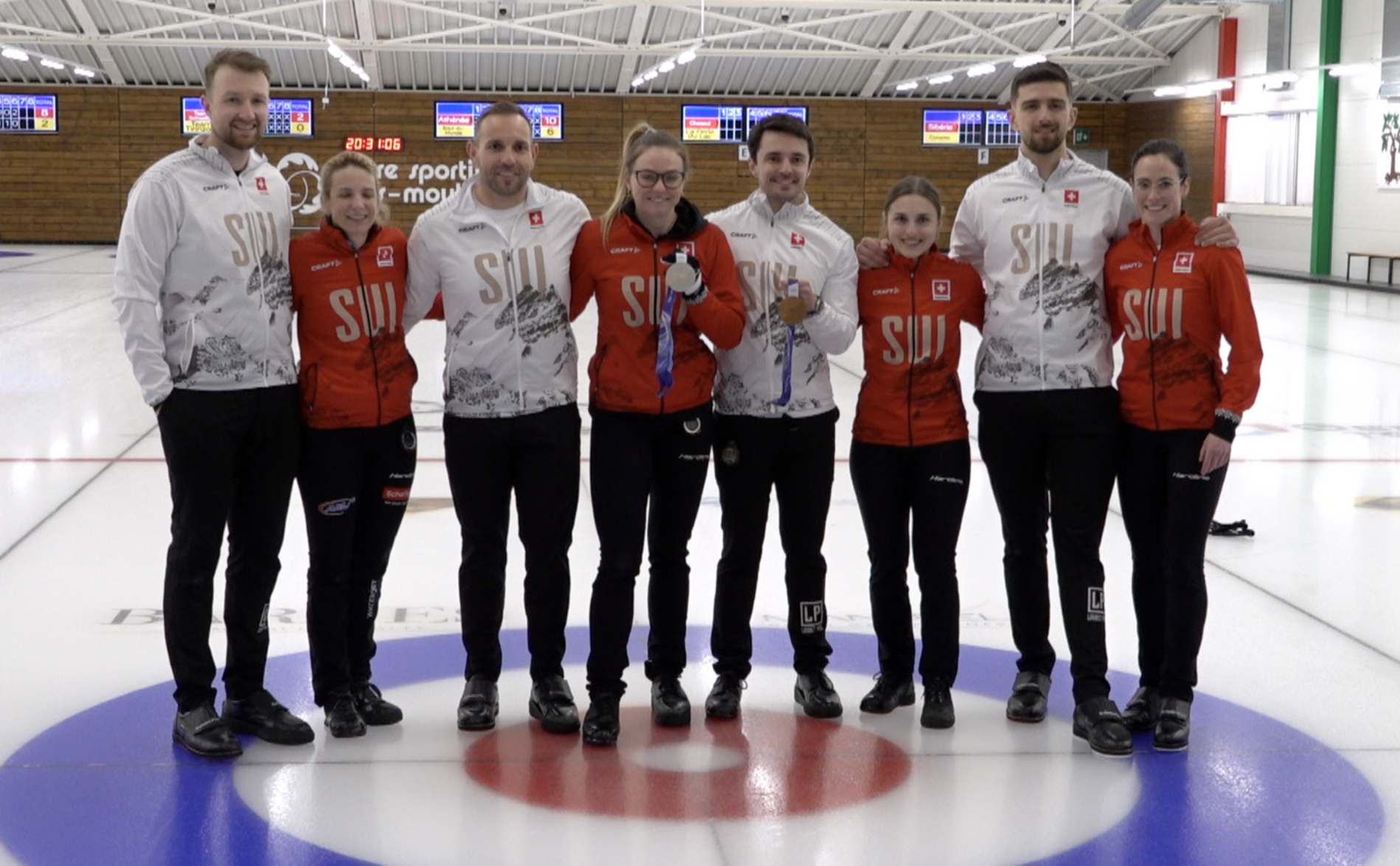 Accueil royal pour les médaillés olympiques au Curling Club 3 Chênes