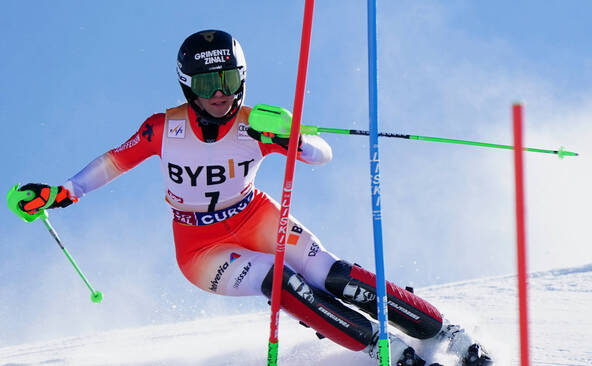 1re manche: Shiffrin en tête, Rast et Holdener dans le coup