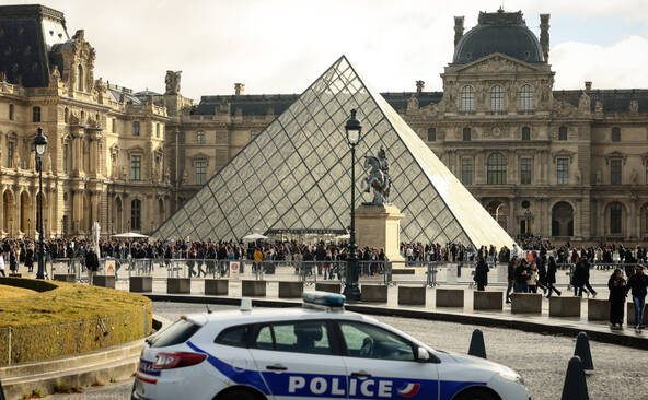 Cambriolage au musée du Louvre: quatre nouvelles interpellations
