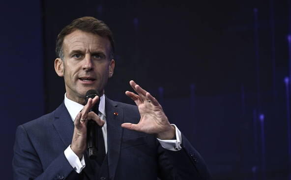 Macron annonce un « service national » volontaire de dix mois