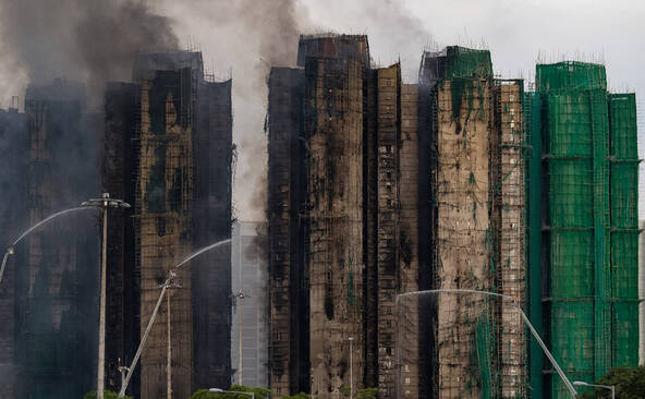 Hong Kong: le bilan de l'incendie continue à monter