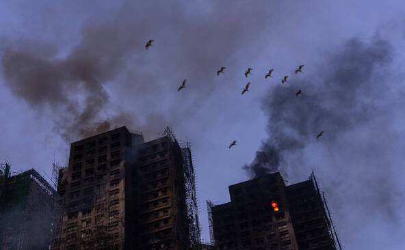 Incendie de Hong Kong: 128 morts selon un nouveau bilan