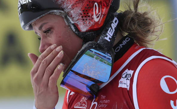 Corinne Suter sur le flanc pour quelques semaines