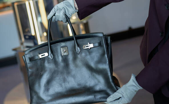 Un sac ayant appartenu à Jane Birkin vendu 2,5 millions d'euros