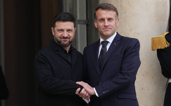 Macron annonce qu'il va rencontrer Zelensky, Starmer et Merz lundi