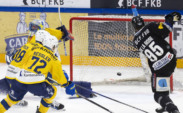 Fribourg s'offre le leader avec brio