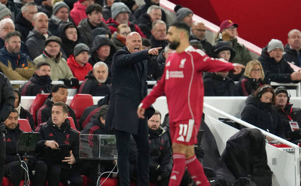 Liverpool: Slot recadre Salah, mais ouvre la porte