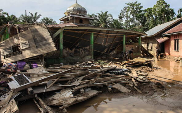 Indonésie: les inondations ont fait plus d'un millier de morts