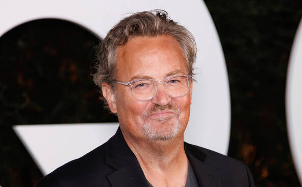 Un médecin lié à la mort de Matthew Perry assigné à résidence