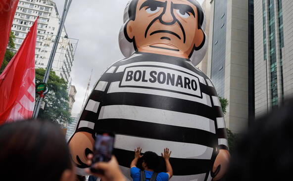 Brésil: loi pour réduire la peine de Bolsonaro approuvée