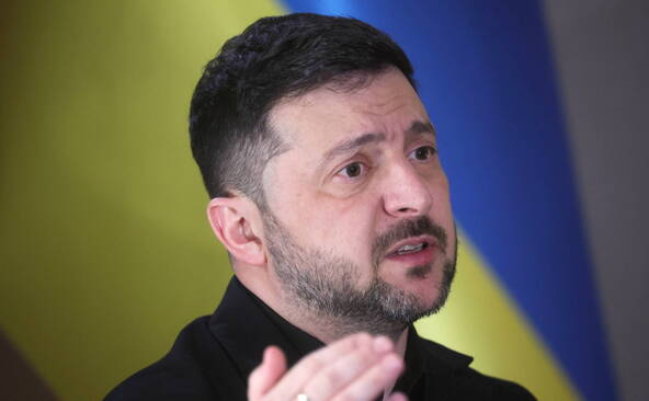 Poutine « prêt au dialogue avec Macron », selon son porte-parole