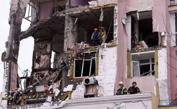 Ukraine: de fortes explosions entendues à Kiev