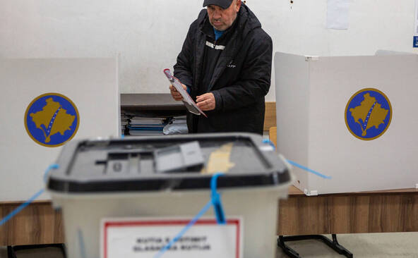 Le Kosovo vote pour tenter de sortir d'un an de blocage politique