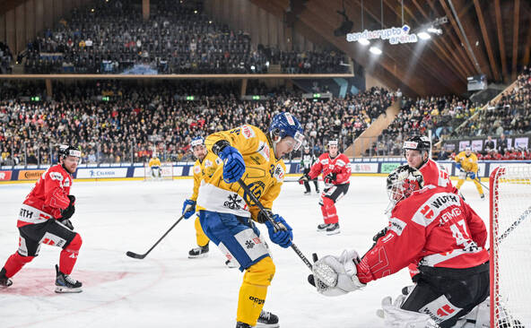 Spengler: Davos bat le Team Canada mais passera par les quarts