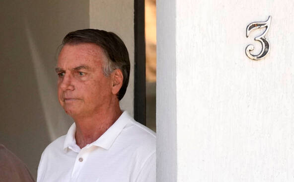 Brésil: Bolsonaro doit retourner en prison le 1er janvier