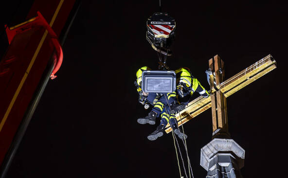 Grosse intervention pour sauver un goéland coincé sur un clocher