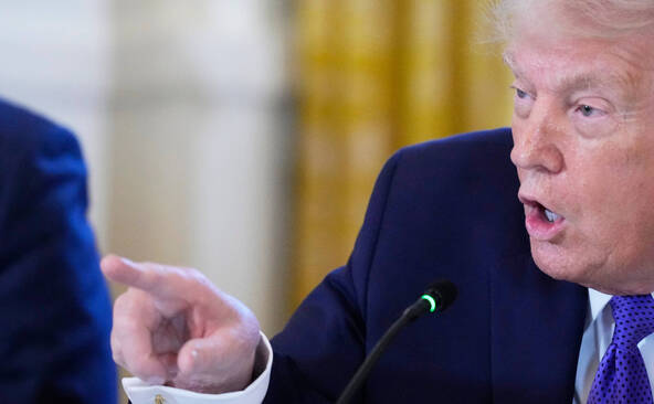 Groenland: avec « la manière douce » ou « la manière forte », dit Trump