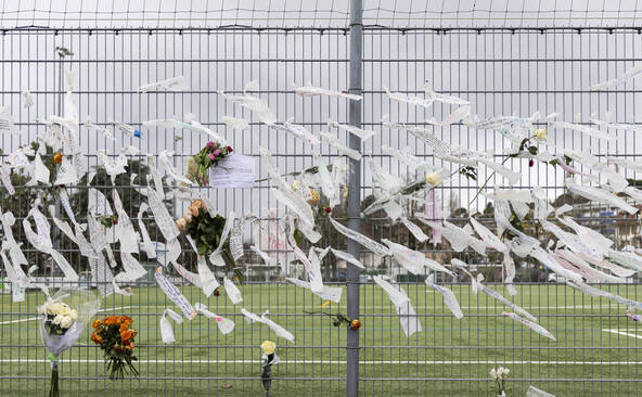 Les hommages continuent tandis que des questions restent ouvertes