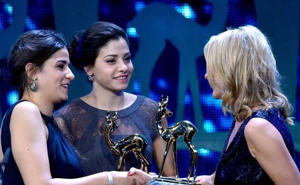 Grèce: la militante Sarah Mardini acquittée de trafic de migrants