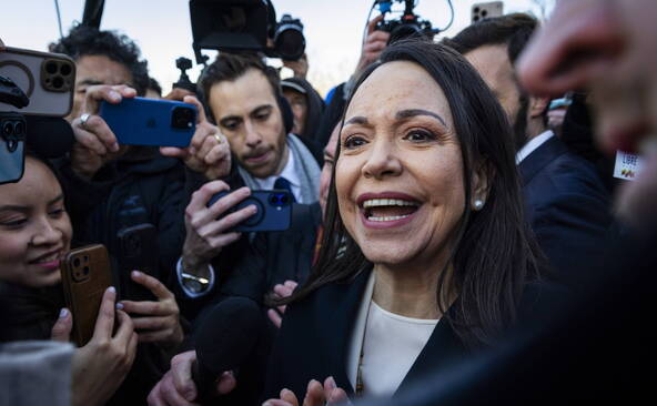 Maria Machado offre la médaille de son prix Nobel à Trump