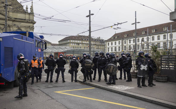 Déploiement policier à Berne lors d'une manifestation anti-WEF