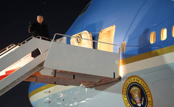 Demi-tour de l'avion de Trump après un problème