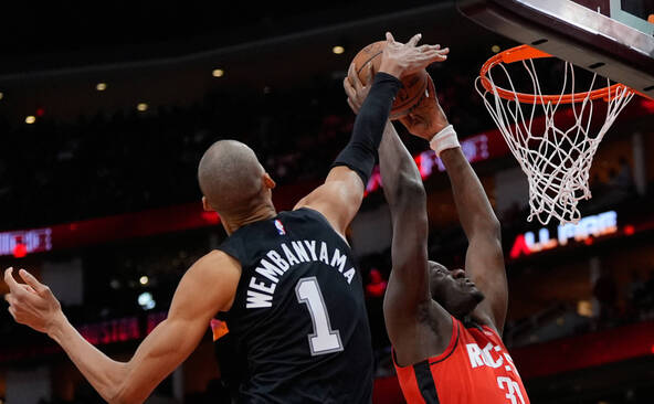 Les Rockets de Capela renversent San Antonio