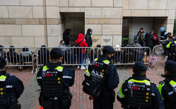 Le procès de trois militants de Tiananmen s'ouvre à Hong Kong