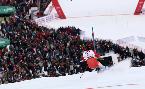 Slalom de Kitzbühel: Meillard 2e, victoire de Feller