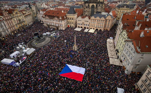 Des Tchèques par milliers dans la rue pour soutenir le président