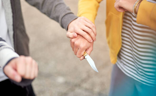 Un élève poignarde et blesse grièvement sa professeure en France