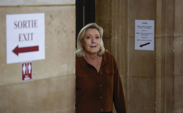 Procès de Marine Le Pen: 5 ans d'inéligibilité requis en appel