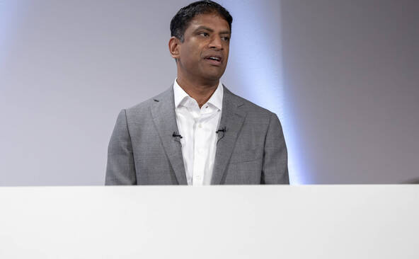 Novartis: le patron a perçu près de 25 millions de francs en 2025