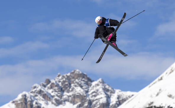 Ski freestyle: Ragettli et Gubser qualifiés pour la finale