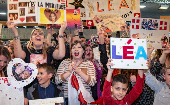 La foule à Bienne pour encourager Léa Doffey à la « Star Academy »