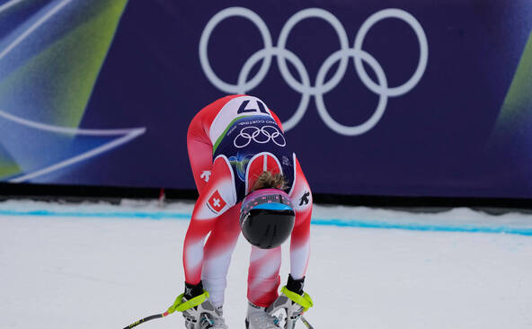 Combiné dames: les Suissesses loin, Johnson lance Shiffrin