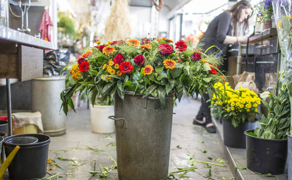 Roses, lingerie sexy et ventes records pour la Saint-Valentin