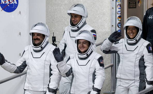 Quatre astronautes en route vers l'ISS dont une Française