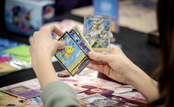 Une carte Pokémon vendue 16 millions de dollars, un record