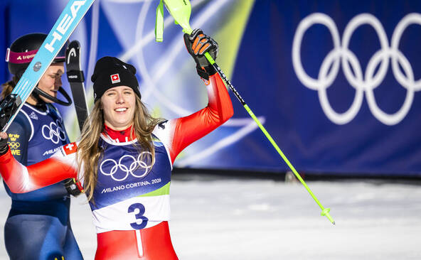 Camille Rast se pare d'argent lors du slalom, Shiffrin l'emporte