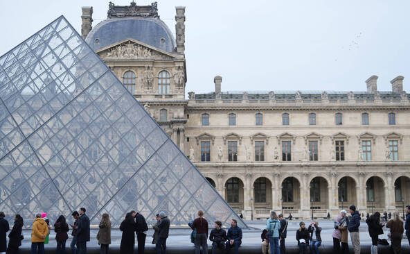 L'Etat « doit reprendre la main » sur le musée du Louvre