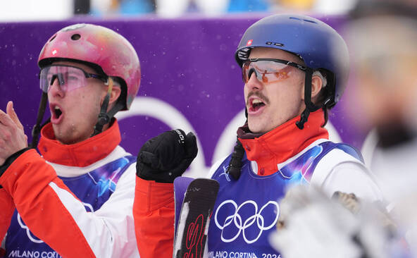 Aerials par équipe: L'argent pour l'équipe de Suisse