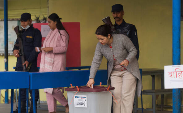 Six mois après le soulèvement, les Népalais appelés à voter