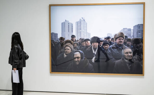 Bruit et mémoire du monde glissent entre les murs de Photo Elysée