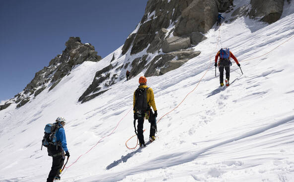VTT, secours ou canyoning: les guides de montagne se diversifient