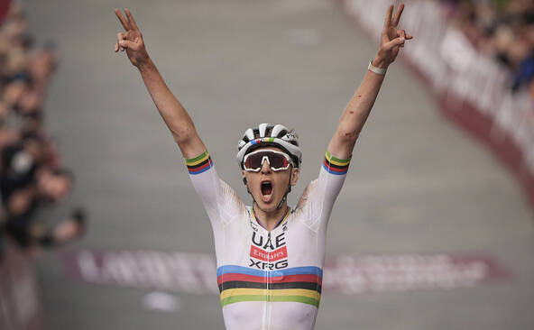 Tadej Pogacar remporte une fois de plus les Strade Bianche