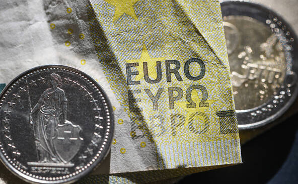 Le franc se renchérit avec l'affrontement au Moyen-Orient