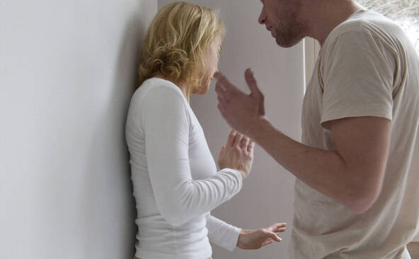 Une loi-cadre pour mieux lutter contre la violence domestique