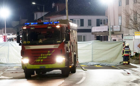 Un car postal a pris feu à Chiètres (FR), des blessés