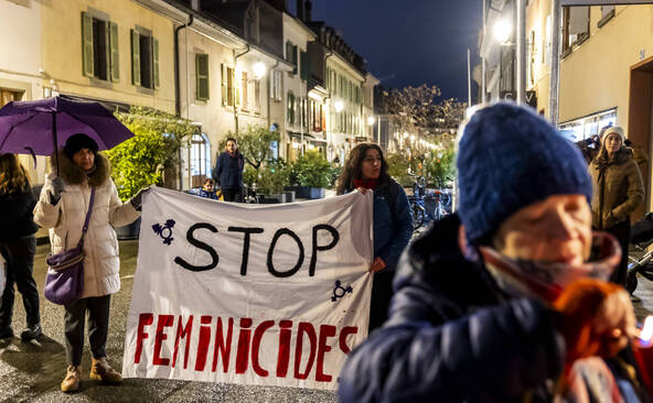 Un banc rouge à Carouge (GE) contre les violences faites aux femmes